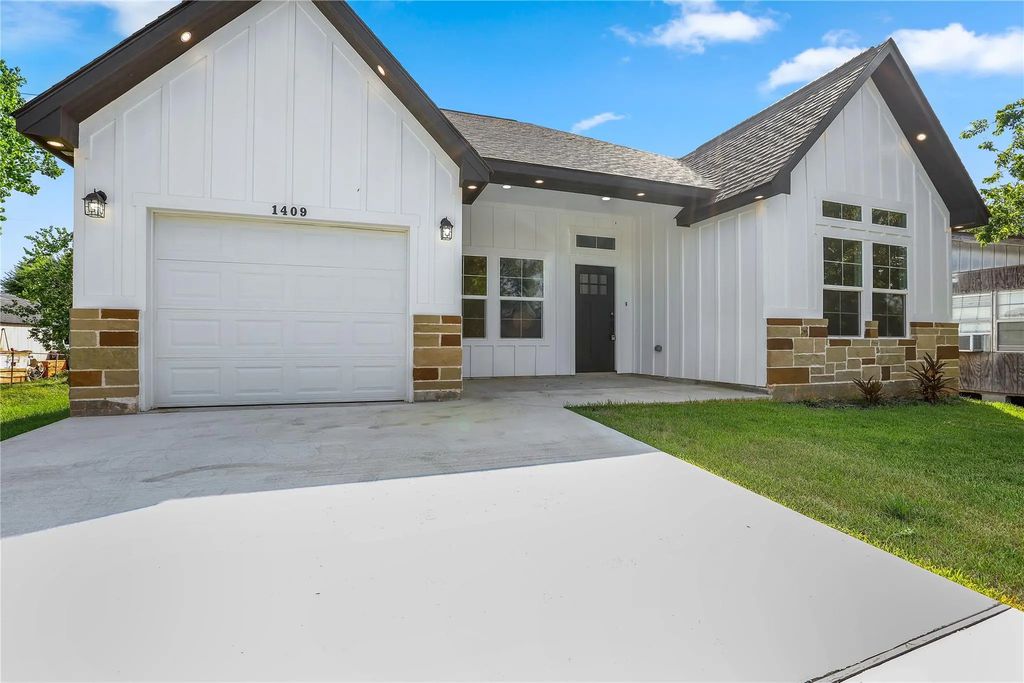 1409 N Avenue S, Freeport
