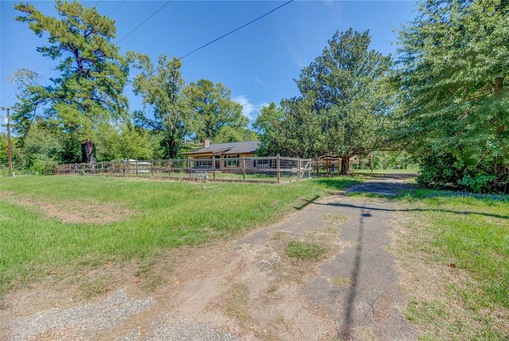 795 State Highway Loop 393, Goodrich