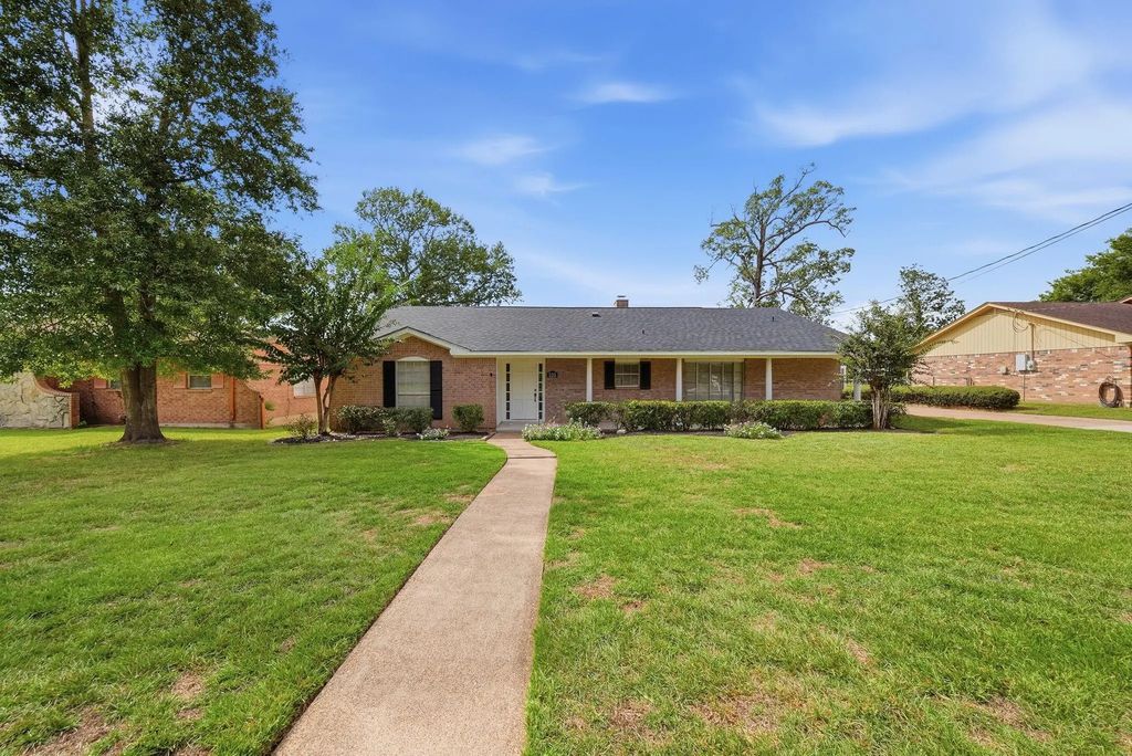 525 E Lake Drive, Livingston