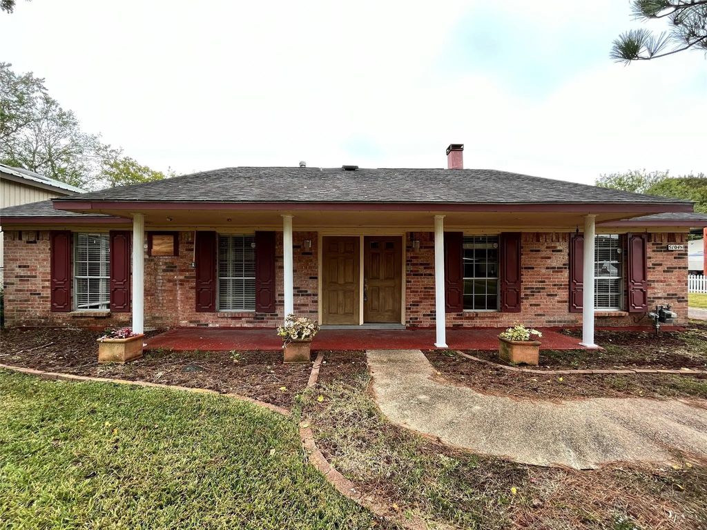 5104 39th Street, Dickinson