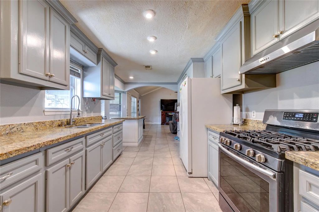 12803 Louisville Street, Houston