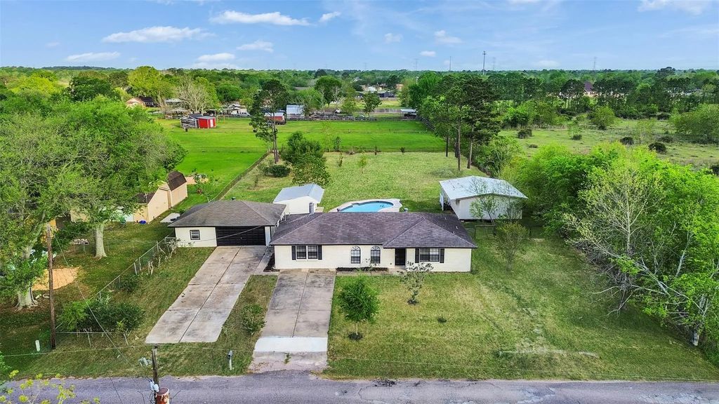 1905 County Road 235, Alvin