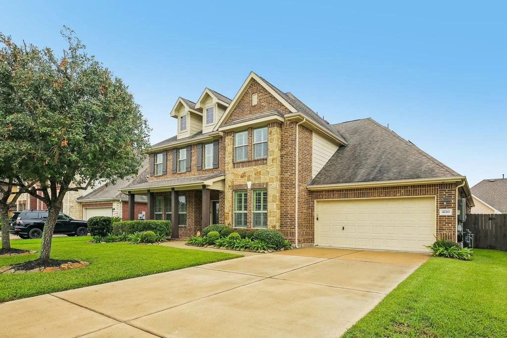 4220 Walnut Bend Drive, Friendswood