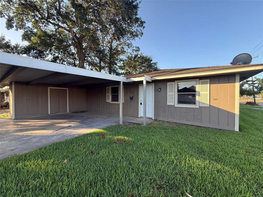 104 S 5th Street, Nederland
