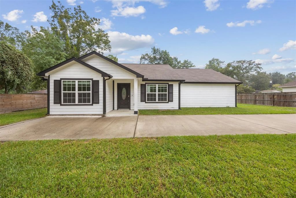 714 Little Doe Drive, Crosby