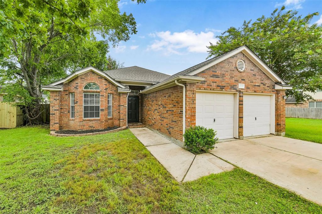 10534 Twin Circle Dr, Montgomery