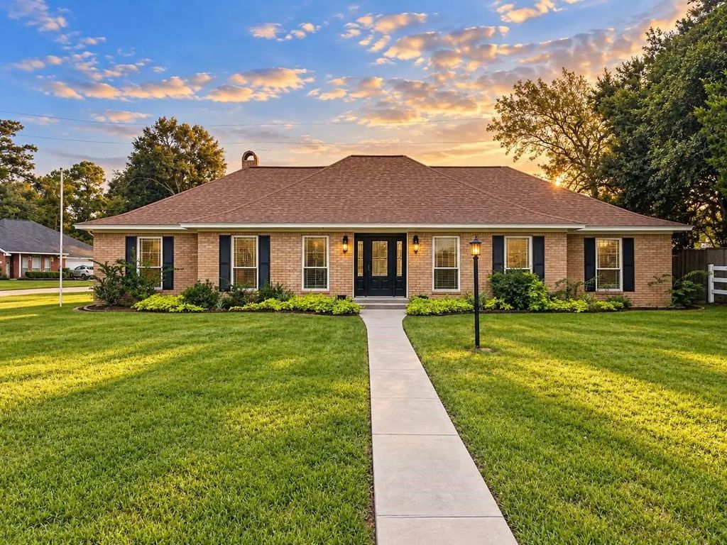 3518 Shore Shadows Drive, Crosby