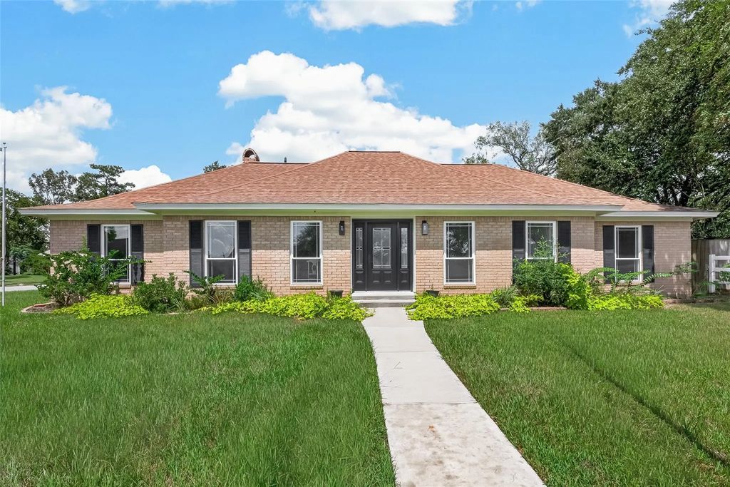 3518 Shore Shadows Drive, Crosby
