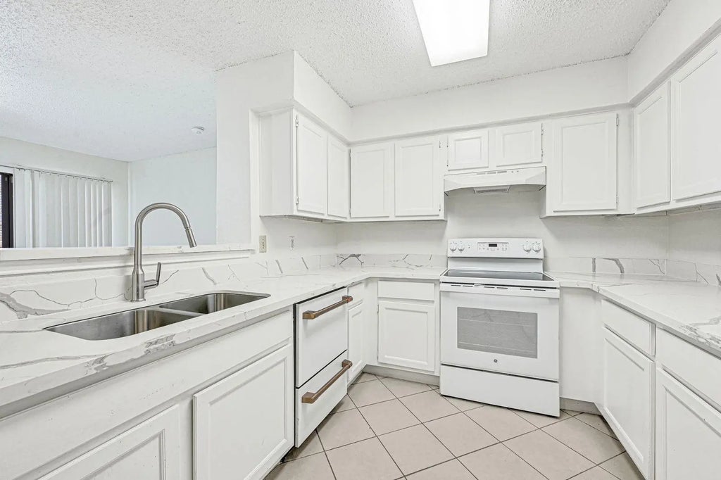 2300 Old Spanish Trail 1110, Houston