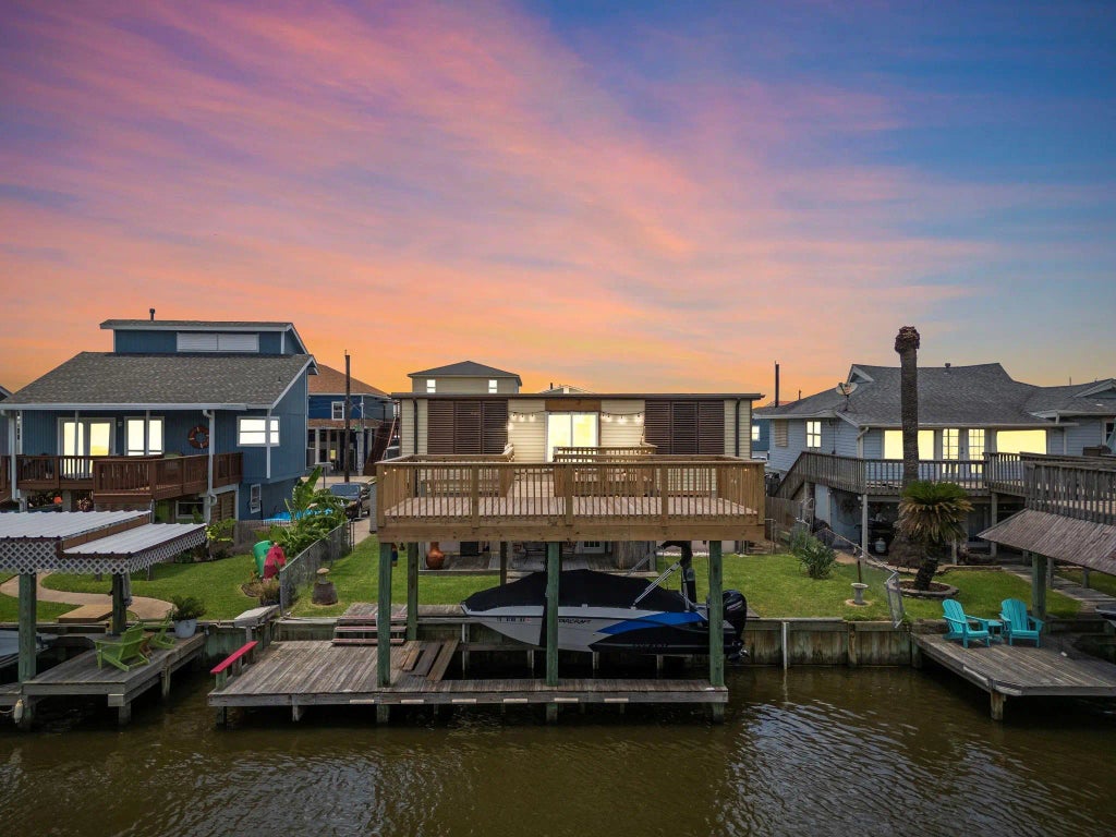 31 Dolphin Street, Bayou Vista