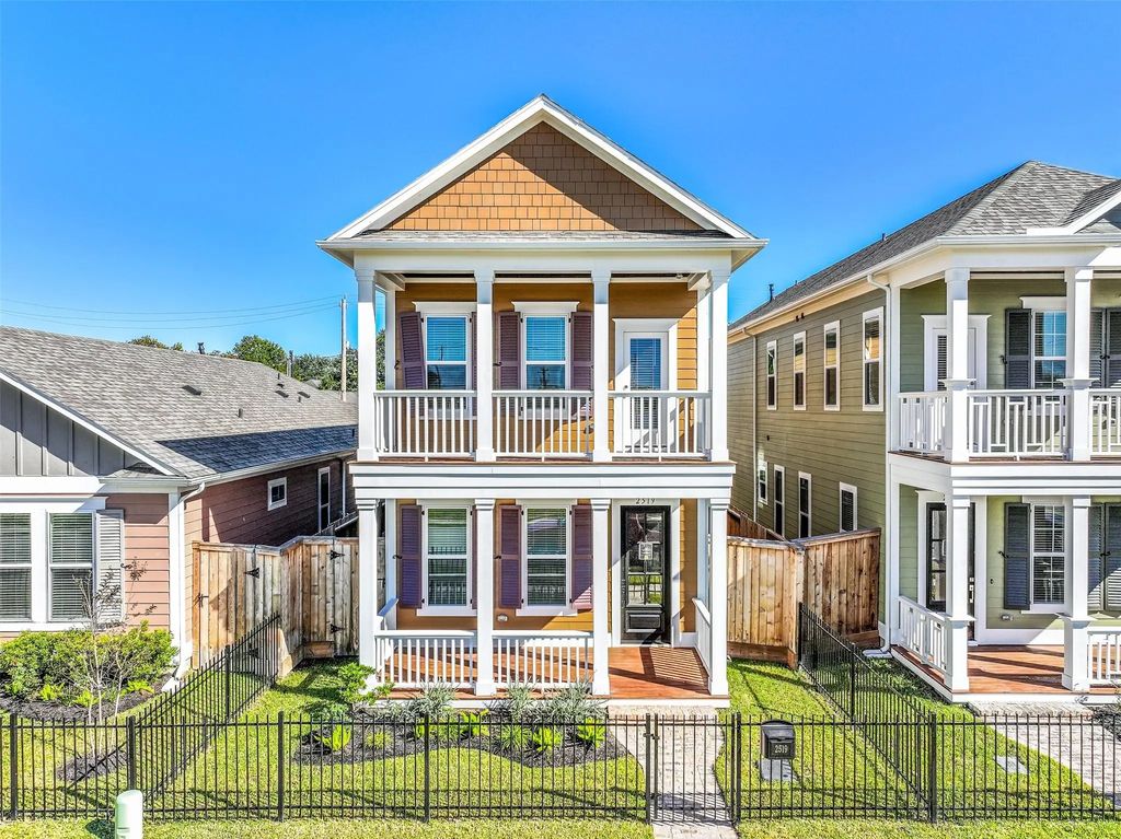 2519 S Houston Avenue, Pearland