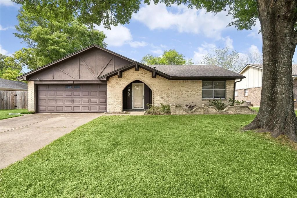 1200 Sagebrush Trail, Baytown