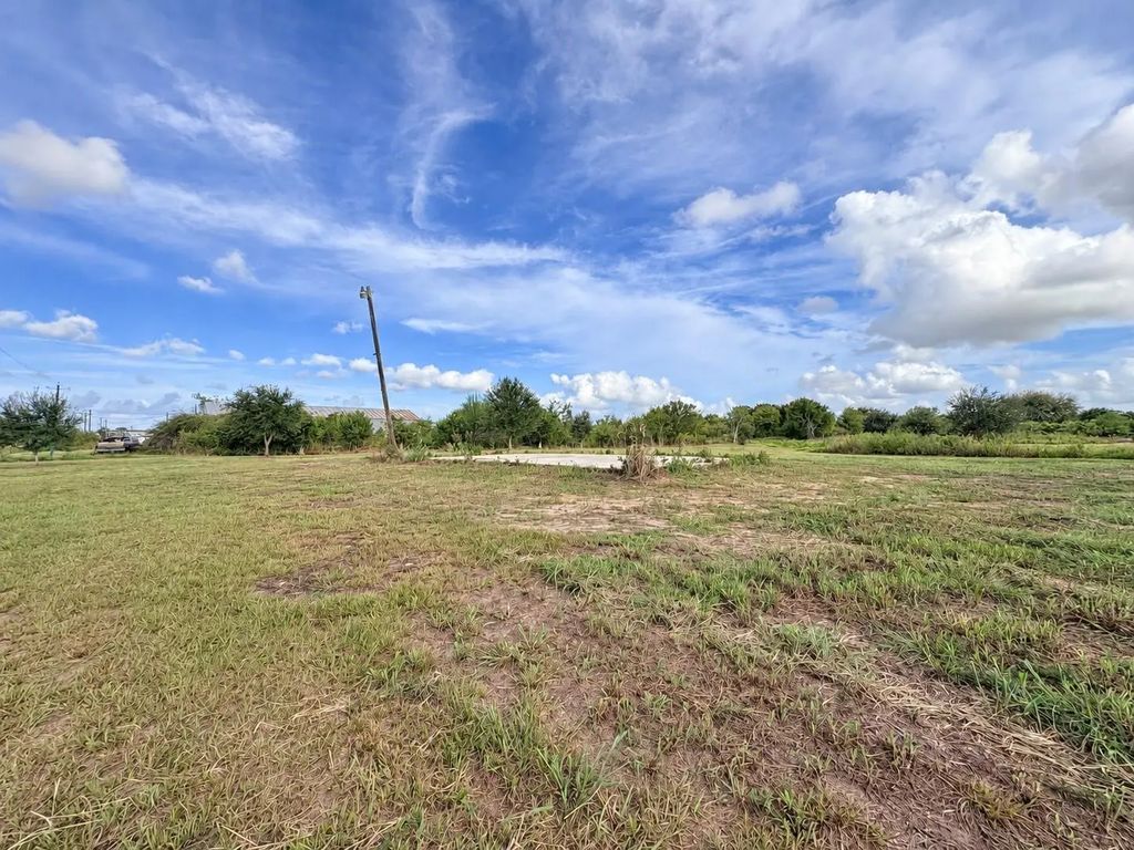 122 Cr 140 Peligro Creek Dr, Bay City
