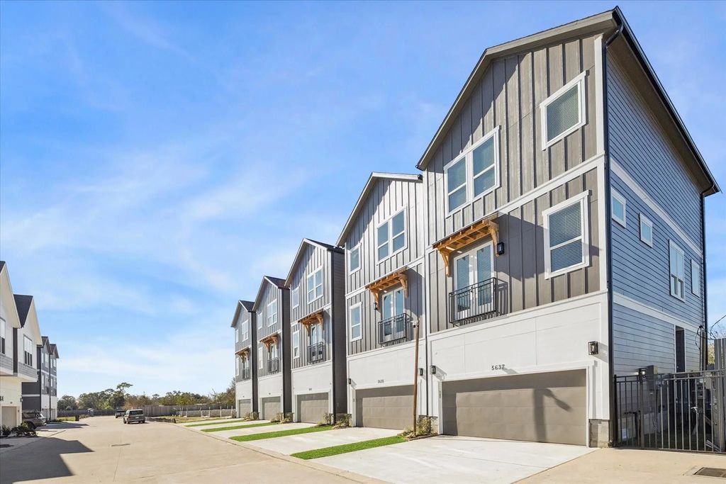 5610 Azores, Houston