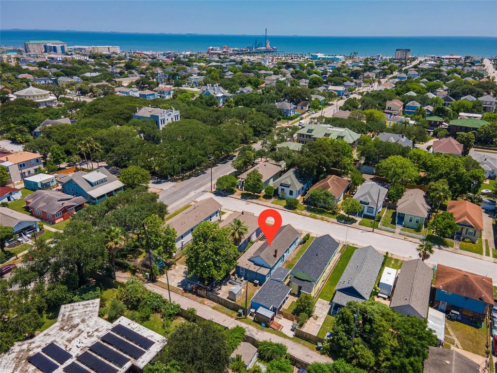 2912 Avenue N 1/2, Galveston