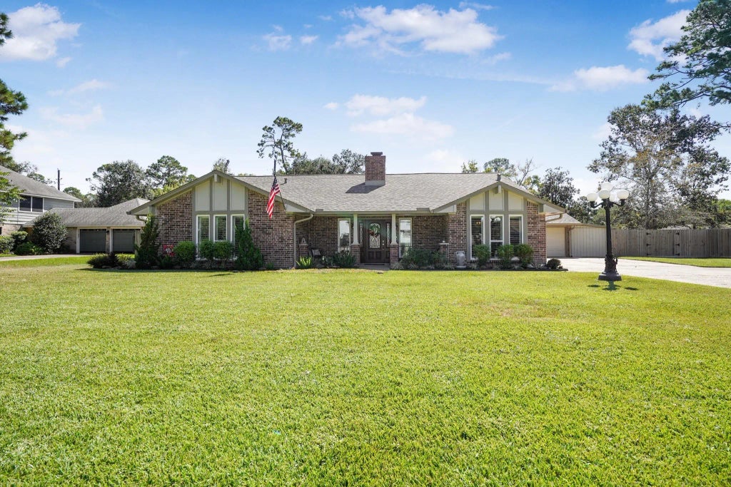 1006 Castle Hill Trail, Houston