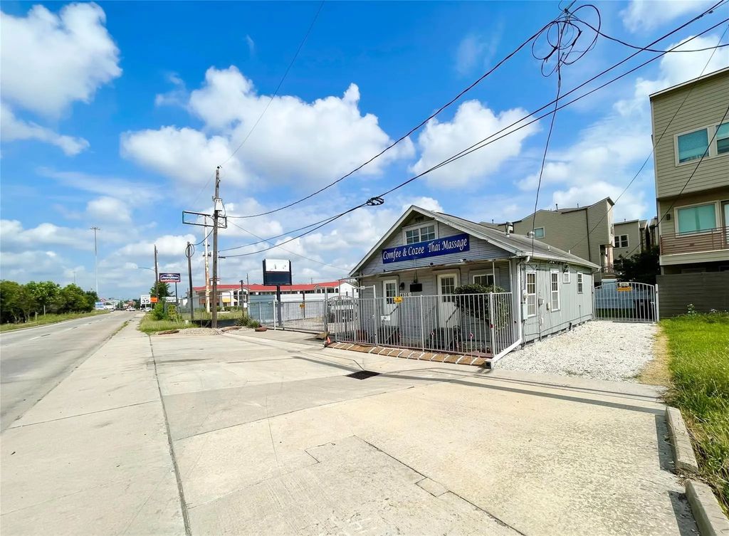4516 Katy Freeway, Houston