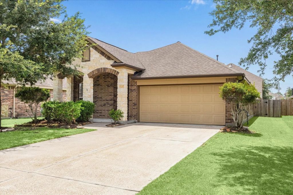 208 Morgan Isle Lane, Dickinson