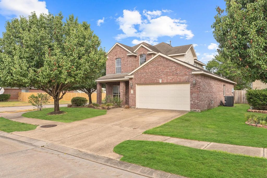 10003 Lynette Falls Drive, Houston