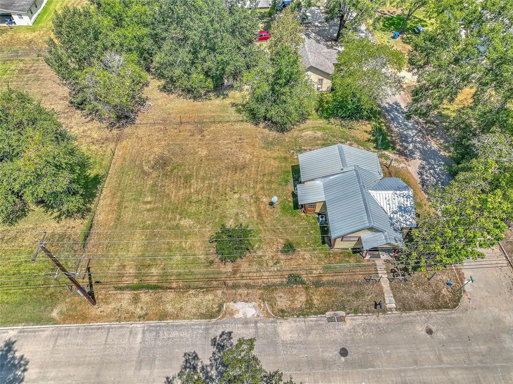 704 W West Street, Livingston