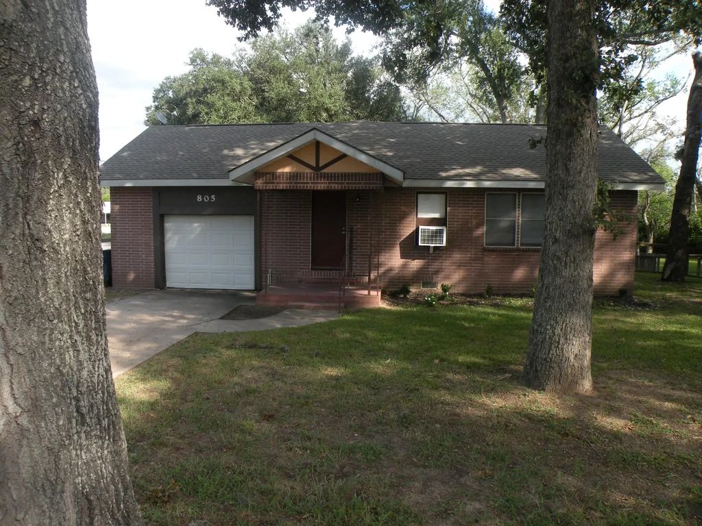 805 Oak Street S, Bellville