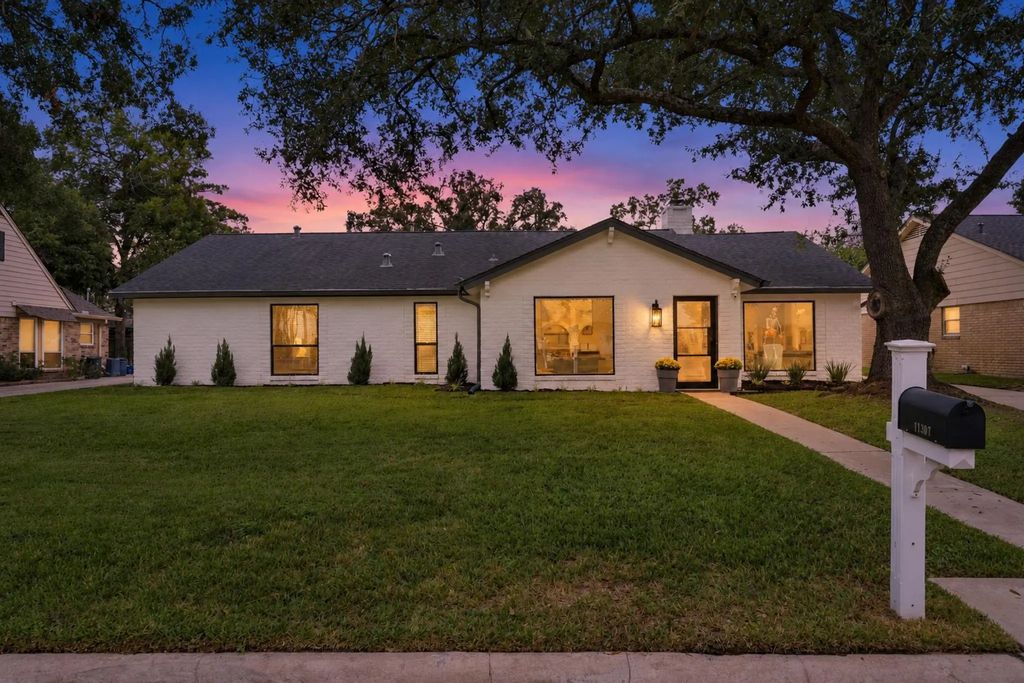 11307 Valley Spring Drive, Houston