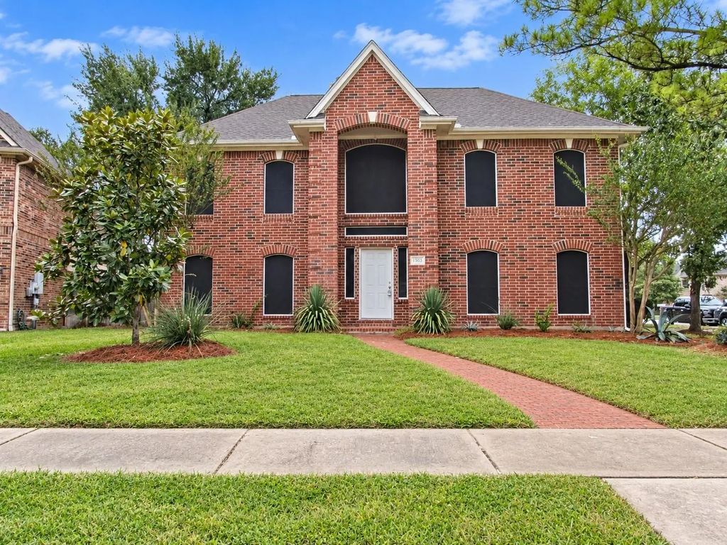 1503 Pine Ridge Lane, Pearland