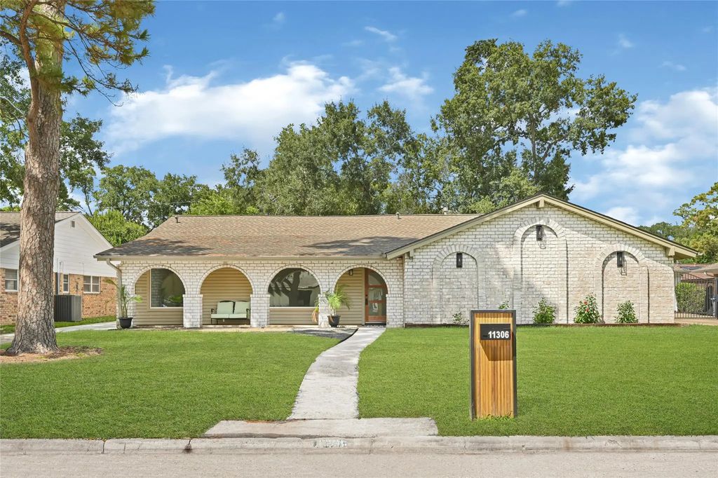 11306 Valley Spring Drive, Houston