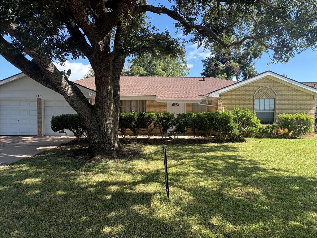 118 Honeysuckle Street, Lake Jackson