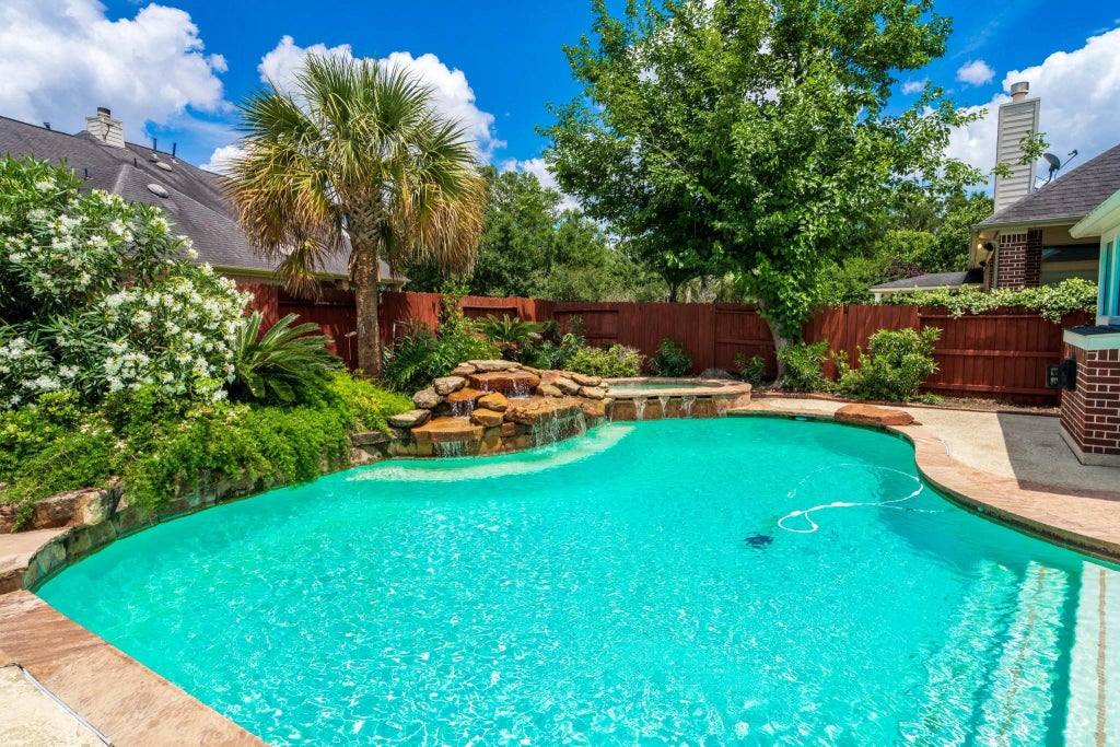 12406 Santiago Cove Lane, Houston