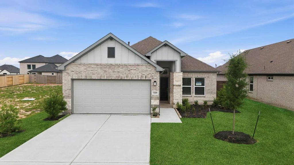 13218 Hayden Peak Drive, Iowa Colony