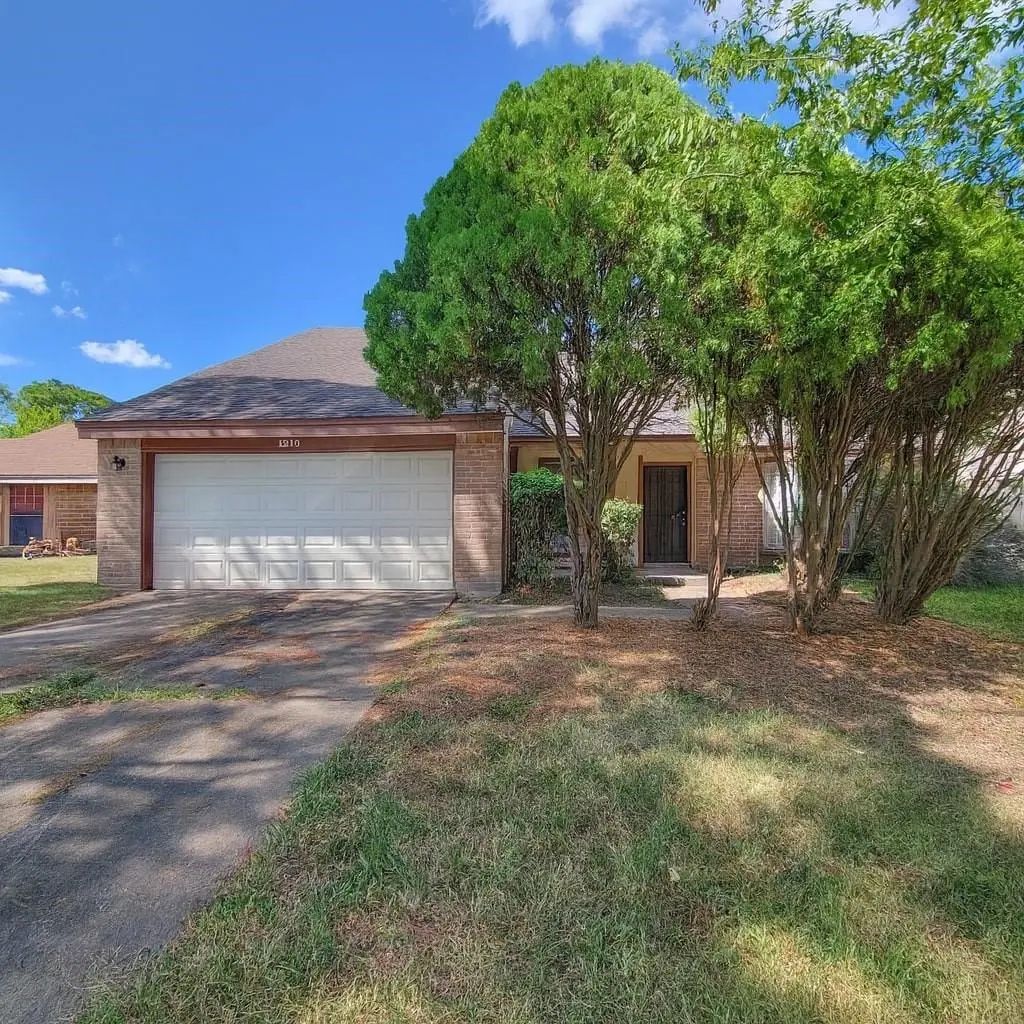 1210 New Tree Lane, Missouri City