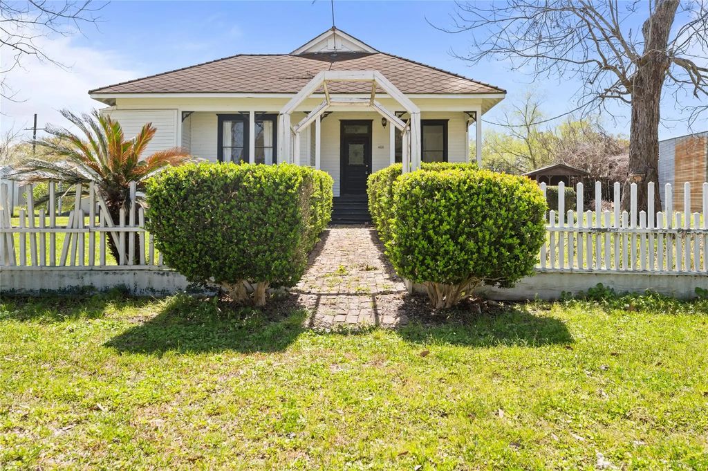 608 Miller Street, Anahuac