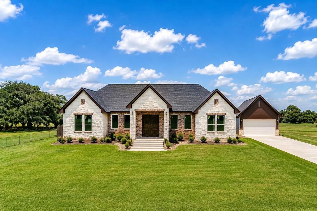 1720 Flintlock Court, Angleton