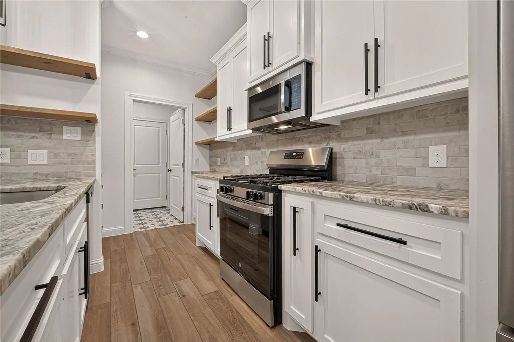 114 Capetown, Conroe