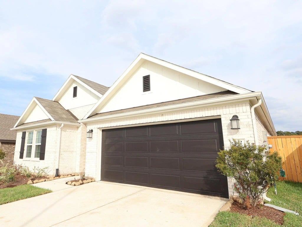 612 Spring Ashberry Court, Magnolia