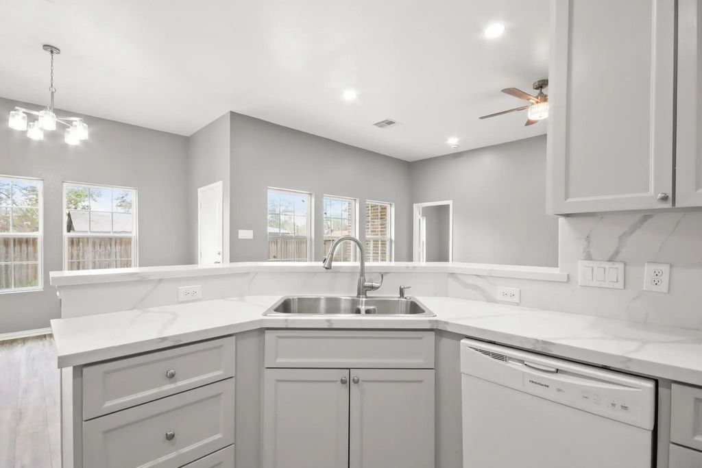 535 Corydon Drive, Houston