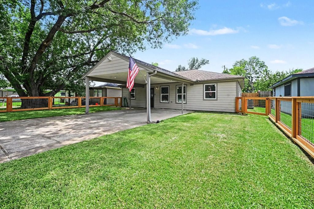 4818 27th Street, Dickinson