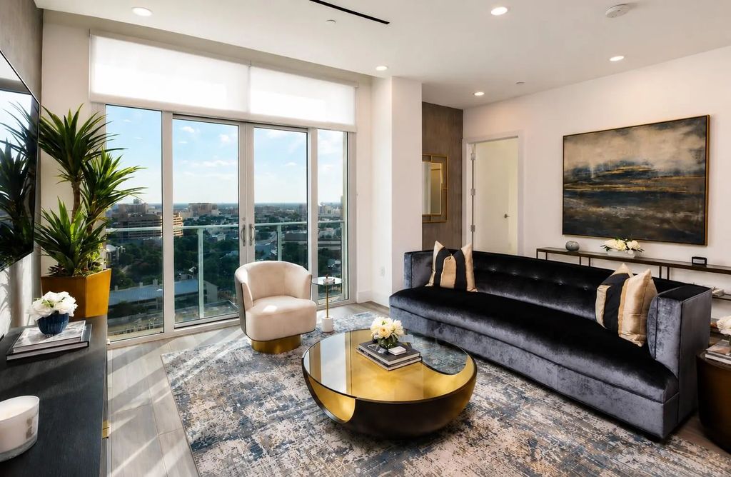 123 Lexington Avenue 1210, San Antonio