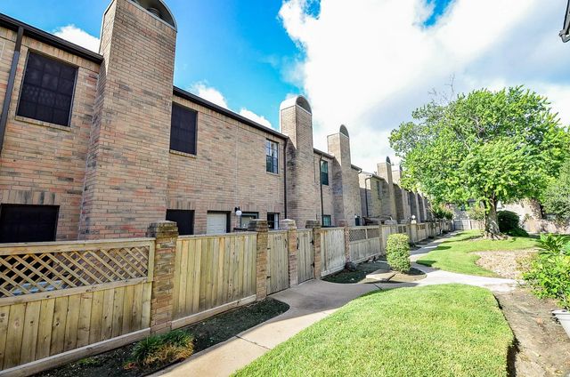 9850 Pagewood Lane 1403, Houston