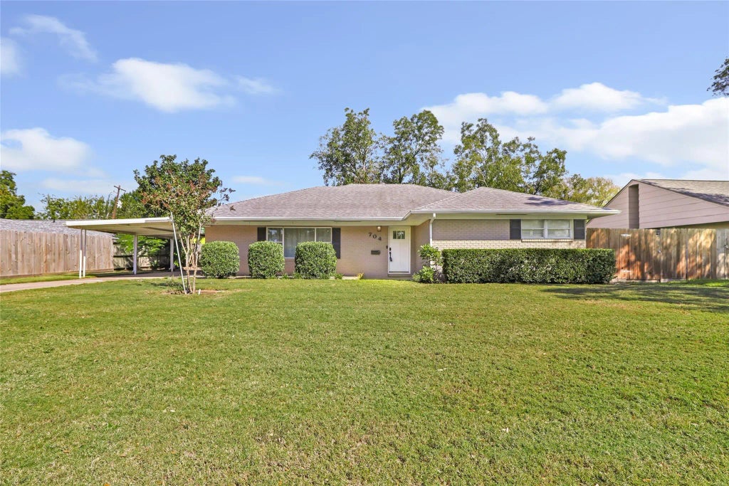 704 W Murrill Avenue, Baytown