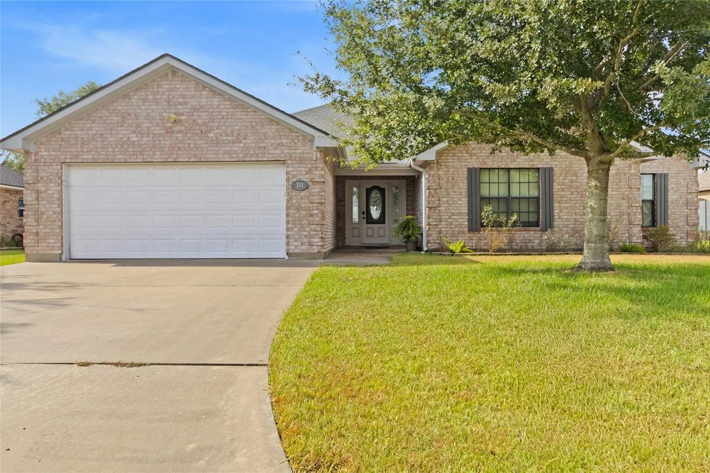 311 Sam Houston Drive, El Campo