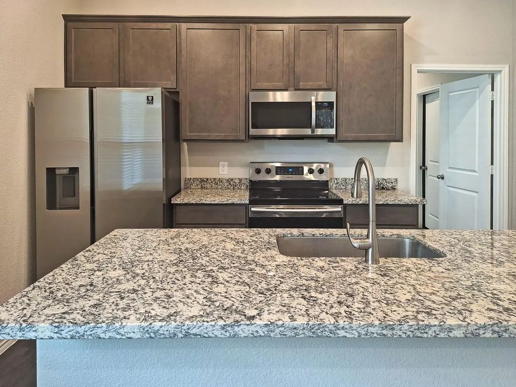 11781 White Cedar Street, Willis
