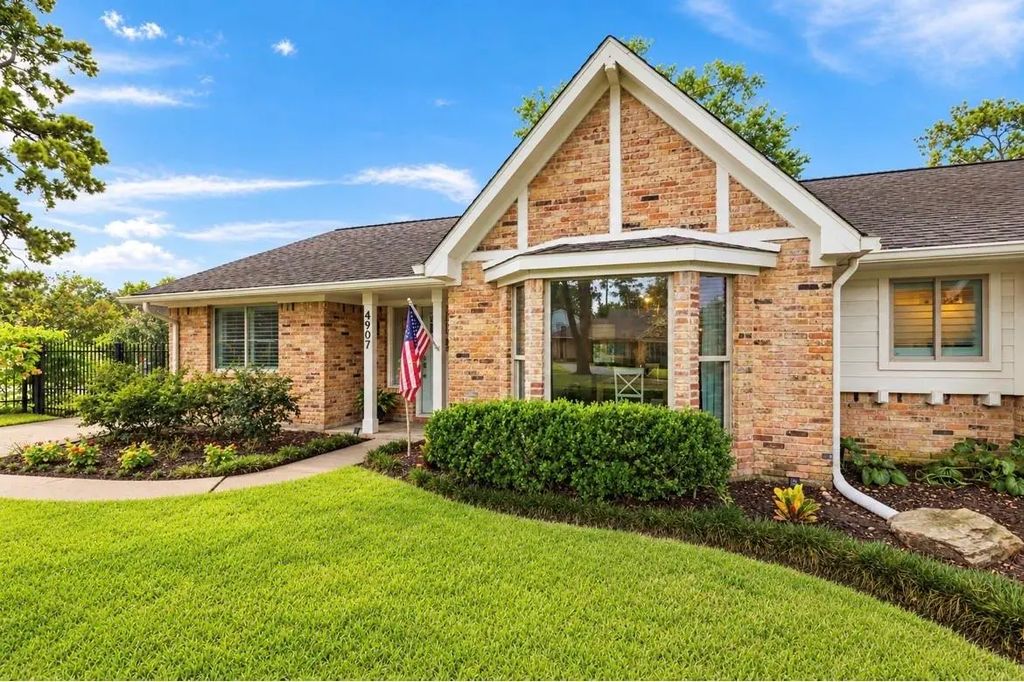 4907 Golf Drive, Houston