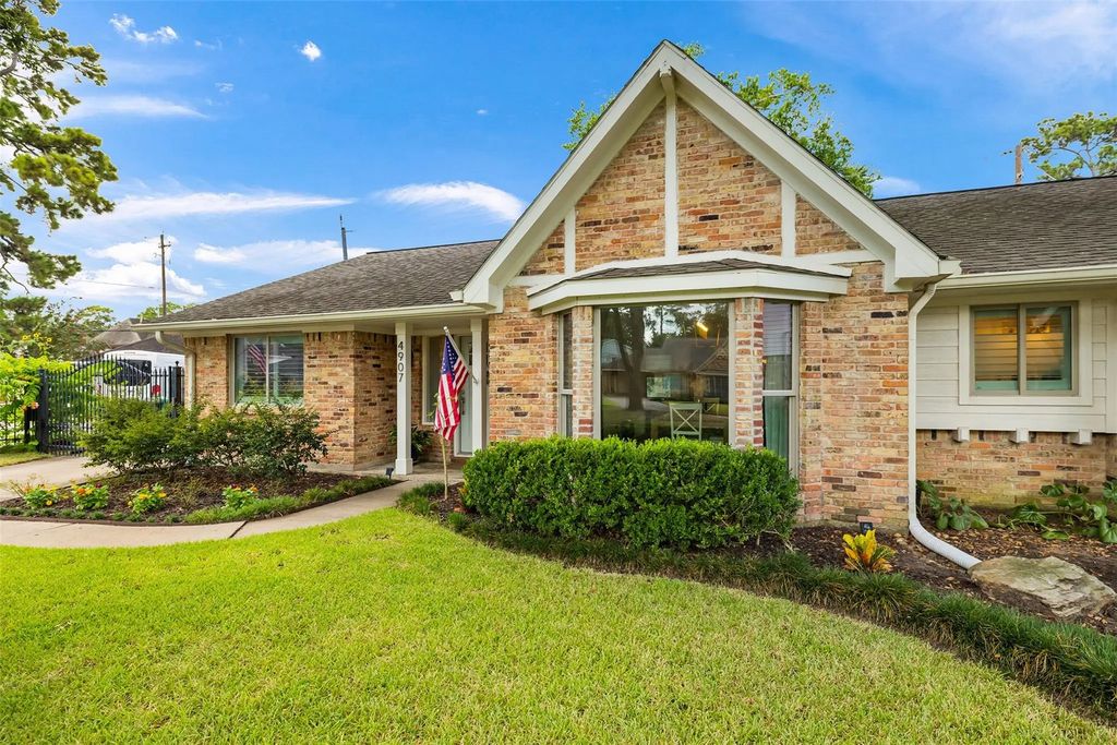 4907 Golf Drive, Houston