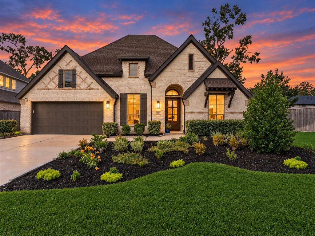 607 Starlit Sky Court, Willis