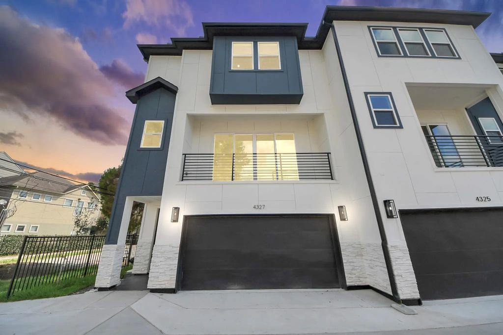4327 Center Street, Houston