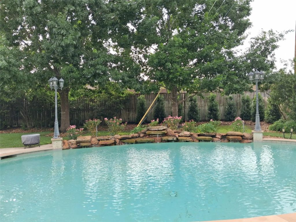 1722 Parklake Village Circle, Katy