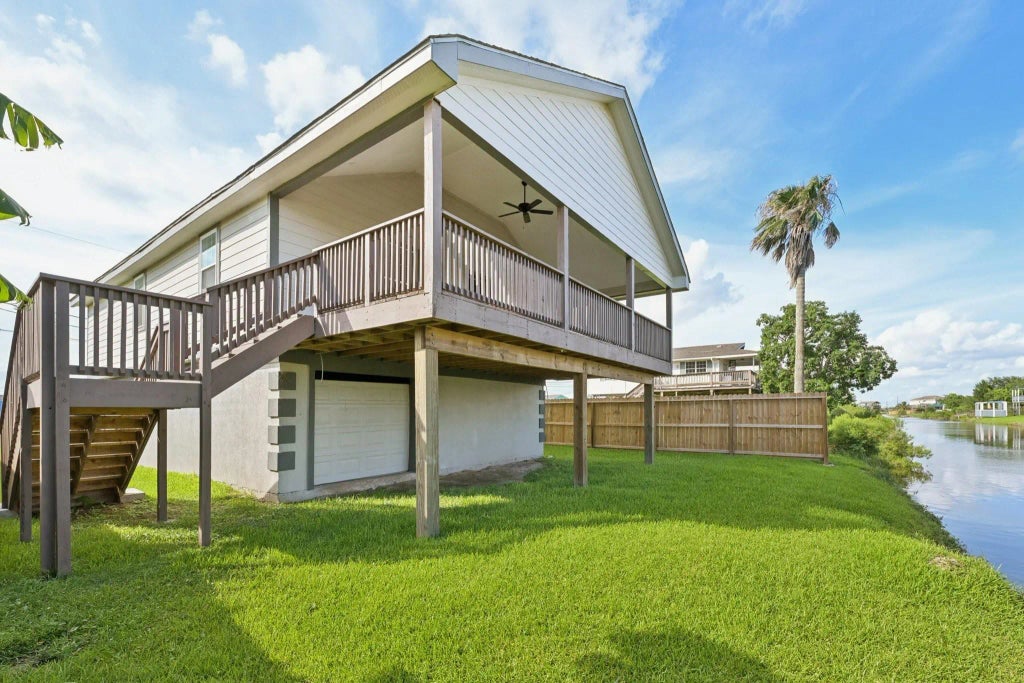 6935 W Holiday Street, Hitchcock