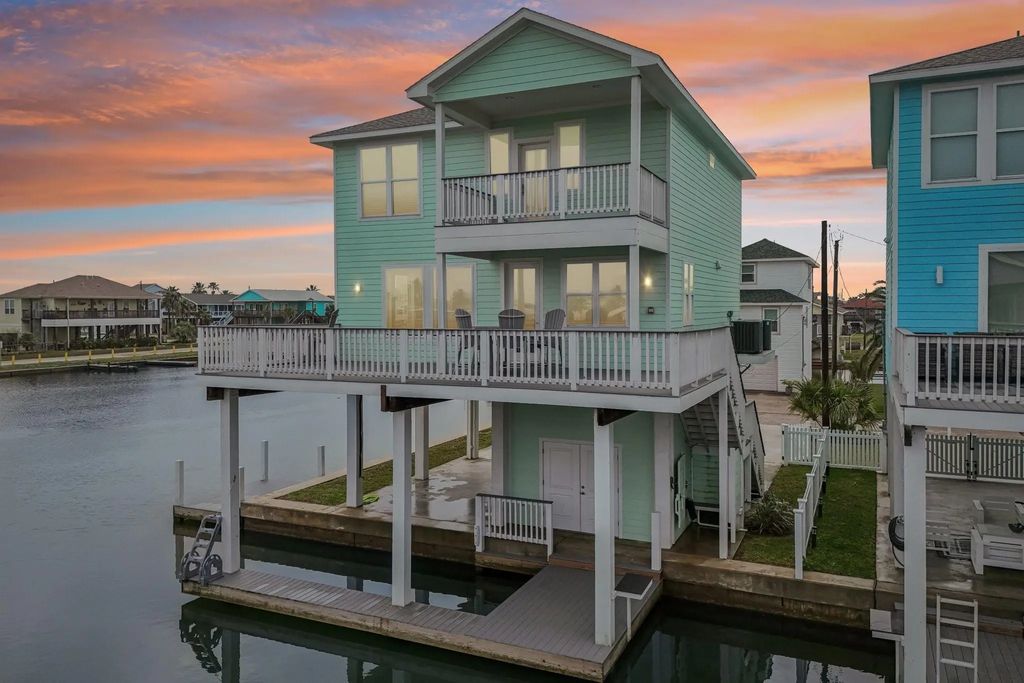 16700 Montego Way, Jamaica Beach